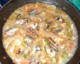 Foto langkah ke 3 dari resep Tumis ikan asin.
