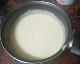 Foto del paso 4 de la receta: Crema de puerros, apio y almendras con pan frito