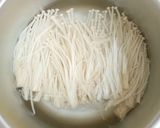 Foto langkah ke 2 dari resep Jamur enoki saus tiram.