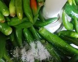 A picture of step 2 of Green Chilli paste.