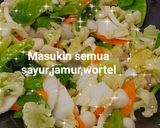 Foto langkah ke 5 dari resep Tumis jamur shimeji ceciwis kembangkol wortel.