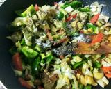 A picture of step 4 of Mix vegetables with chicken ki sabzi.