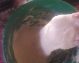 صورة لخطوة 4 من وصفة سفنج مقرمش من برا وميشربش الزيت