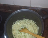 Foto del paso 3 de la receta: Pasta al ajillo con salsa