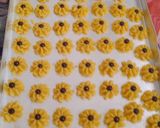 Foto langkah ke 3 dari resep Kue Semprit Chocochip.