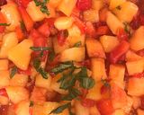 Une image de l'étape 1 de Tartare de fraises, pêches et nectarines.