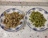 Foto del paso 3 de la receta: Lubina en cofre de hojaldre con salteado de habas tiernas