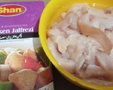 A picture of step 1 of Chicken jalferazi with egg rice.