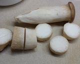 Foto langkah ke 2 dari resep Fry king oyster mushroom.