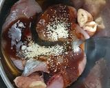 Hình bước làm 1 của món Cá thu trứng kho hành tỏi