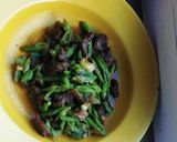 Foto langkah ke 4 dari resep Tumis buncis daging, bumbu meresap mantap.
