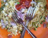 वेज अंडा नूडल्स (veg anda noodles recipe in Hindi) रेसिपी चरण 9 फोटो