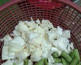Foto langkah ke 1 dari resep Sayur Sop Bakso.