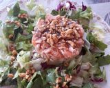 Foto del paso 3 de la receta: Timbal de patata y salmón con vinagreta y crujiente de cacahuetes