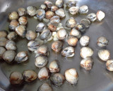 Foto del paso 2 de la receta: Bacalao skrei con berberechos
