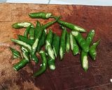 Foto langkah ke 3 dari resep Tumis kembal pisang, daun melinjo,cabe hijau.