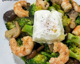 Foto del paso 9 de la receta: Salteado de brócoli con setas, langostinos y huevo