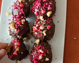 A picture of step 4 of Chocolate Dipped Strawberry With Walnuts.
