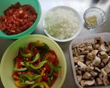 Foto del paso 1 de la receta: Pasta con salsa de pavo, pimientos y champiñones