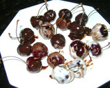 Foto del paso 2 de la receta: Las 12 uvas de las 12 y cerezas bañadas en chocolate