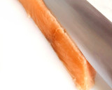 Foto del paso 1 de la receta: Sashimi de salmón con salsa de soja, aceite de sésamo y cítricos