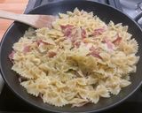Une image de l'étape 8 de Farfalles au jambon cru, coulommiers et persil.