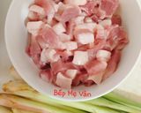 Hình bước làm 2 của món Thịt kho mắm ruốc sả ớt