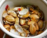 Foto langkah ke 3 dari resep Kerang batik saus tiram.