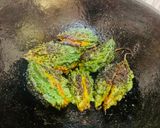 A picture of step 3 of Halka Pulka Bharwa Karela (Stuffed bitter gourd).