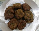 A picture of step 5 of Bread palak cutlets.