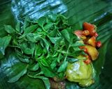 Foto langkah ke 4 dari resep Ayam Pedas Kemangi Kemas Daun Pisang.