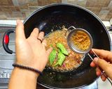 Foto langkah ke 5 dari resep Resep Gulai Santan Enak Daun Kenikir.