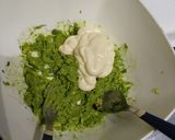 Foto del paso 7 de la receta: Arepas de pollo y palta