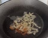 Foto langkah ke 2 dari resep Mie Telur Ayam Tumis Sederhana.