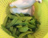 Hình bước làm 1 của món Nấm đùi gà xào đậu
