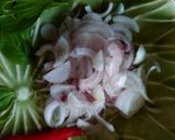 รูปขั้นตอนการทำที่ 2 ของ ไข่เจียวชมสวน 🥚🌿🌶️🐖