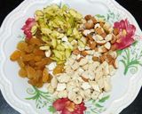 અખરોટ ખજૂર બોલ્સ (Walnuts Khajur Balls Recipe in Gujarati) રેસીપી સ્ટેપ2ફોટો