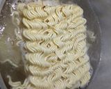 Foto langkah ke 3 dari resep Indomie goreng pedas #giveawayclover#ga_walldecorkayu.