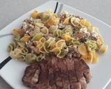 Foto del paso 2 de la receta: Pasta con Solomillo y Salsa de Queso