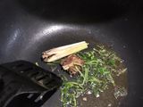 Ikan tongkol suwir pedas