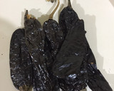 Foto del paso 2 de la receta: Bistec en pasilla con papas y nopales