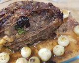 Foto del paso 2 de la receta Ternera al horno (roast beef) con chalotas y patatas asadas