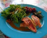 Foto del paso 3 de la receta: Salmonete con Tomatito kumato y rúcula