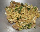 Foto langkah ke 6 dari resep Mie Goreng SatSet.