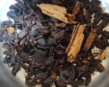 Foto del paso 2 de la receta: Mocochinchi (bebida hecha con la cáscara de café)