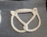 Foto del passaggio 13 della ricetta Bretzel senza glutine