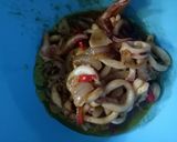 Foto langkah ke 7 dari resep Cumi Goreng Saus Mentega.