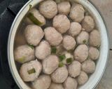 Foto langkah ke 4 dari resep Kuah Bakso Simple.