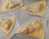Foto del paso 4 de la receta: Triángulos de hojaldre con piña y mango
