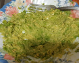 Foto del paso 4 de la receta: Tosta de guacamole y sardina ahumada con tomate y mozzarella